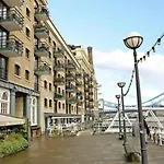 London Bermondsey 4 People Studio In The Center