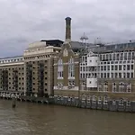 London Bermondsey 4 People Studio In The Center