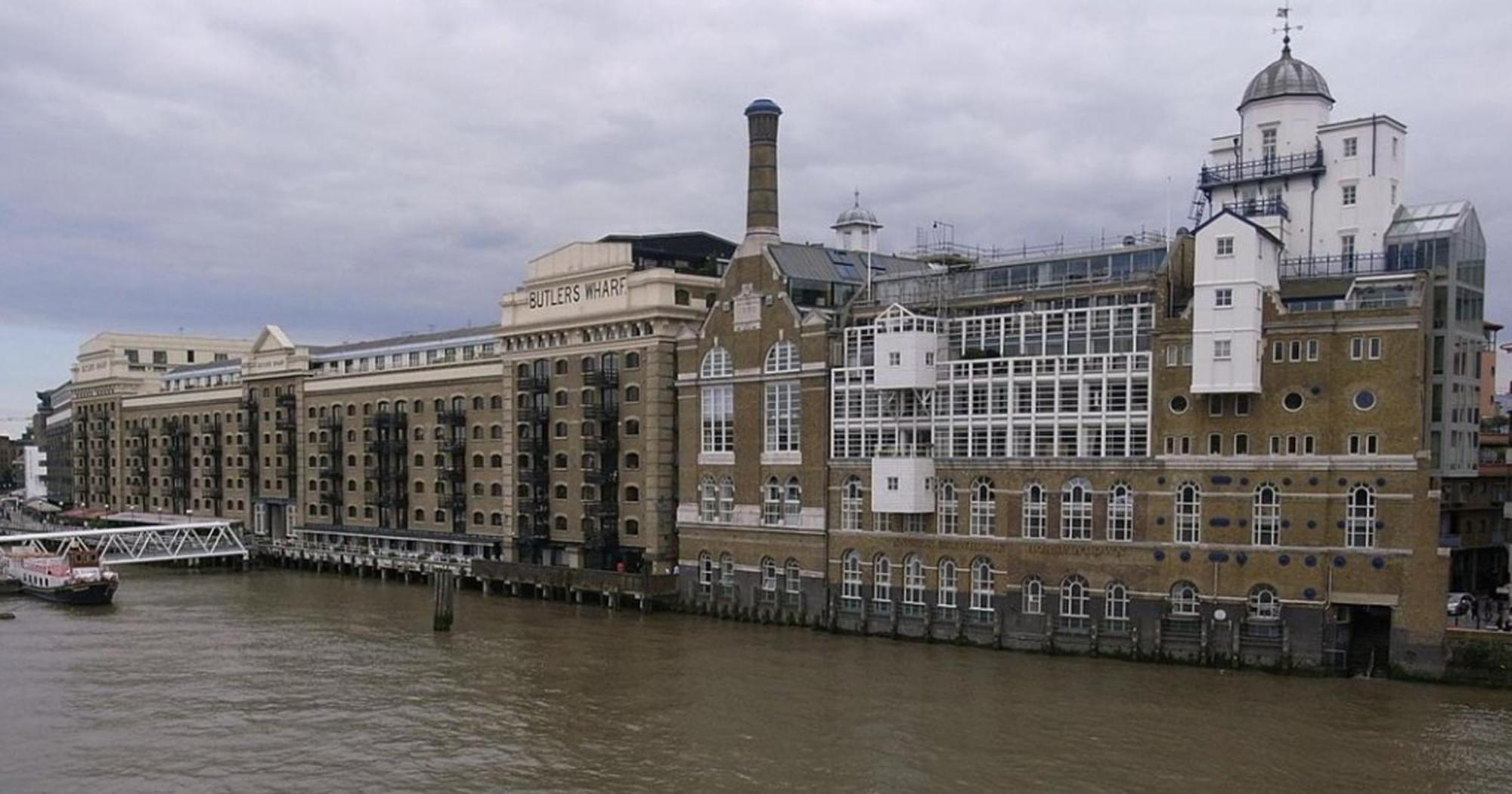 Bermondsey 4 People In The Center *